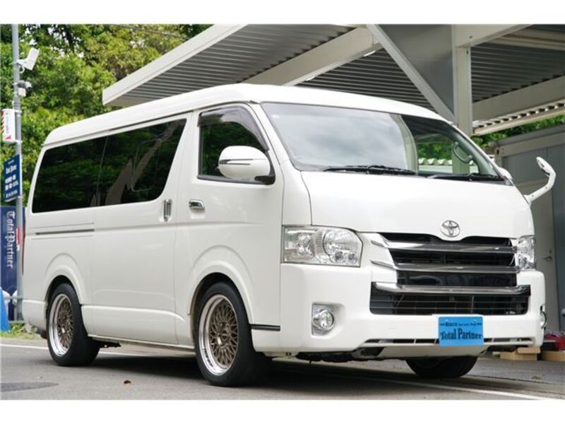 TOYOTA HIACE