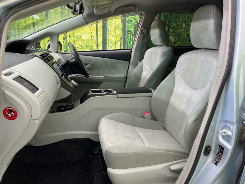 PRIUS ALPHA
