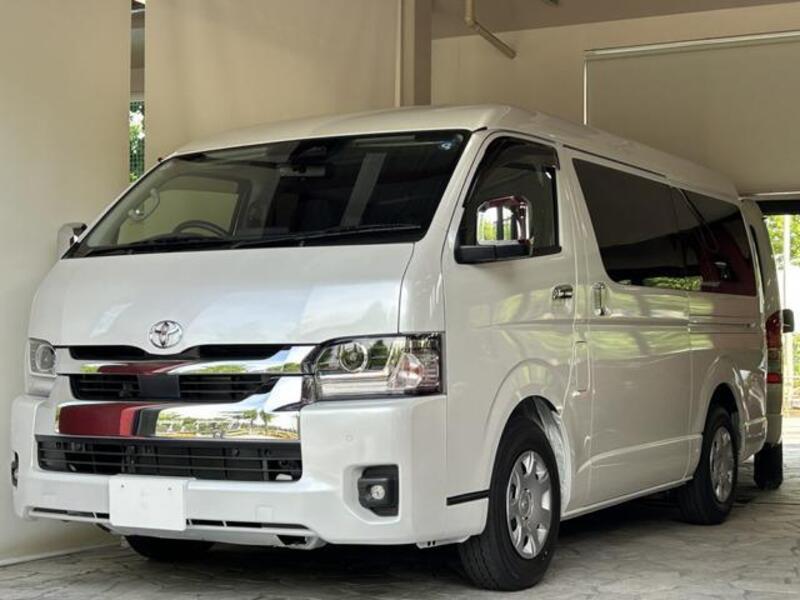TOYOTA HIACE