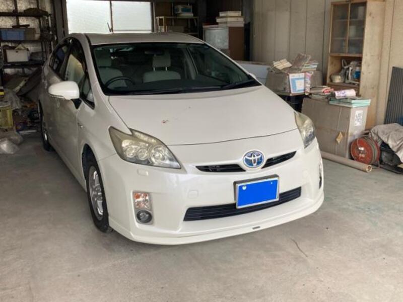 TOYOTA PRIUS