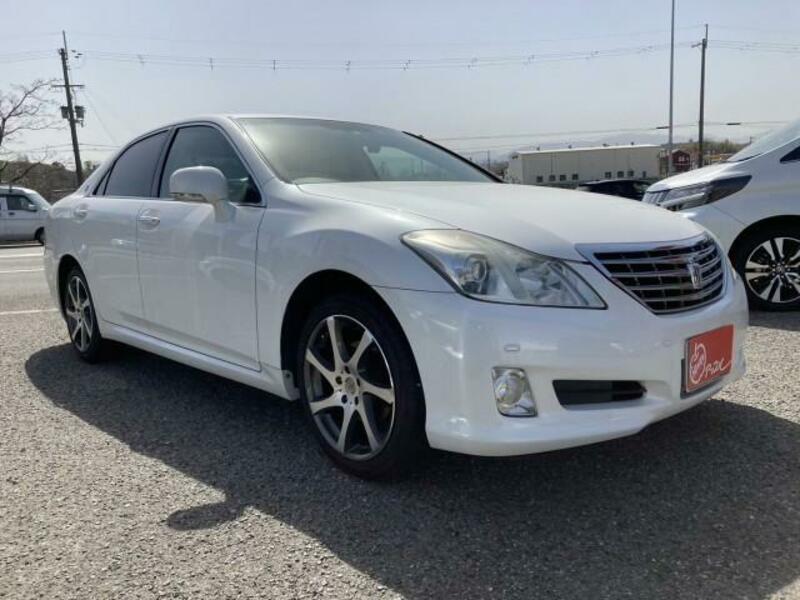 TOYOTA　CROWN