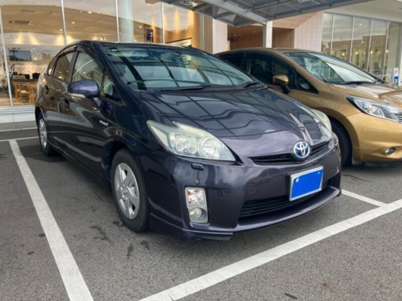 TOYOTA PRIUS