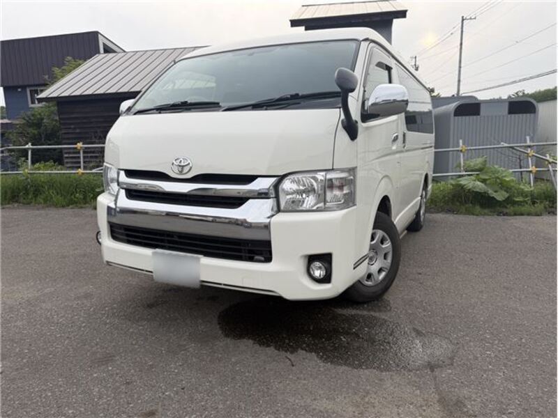 TOYOTA HIACE