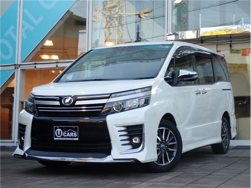 TOYOTA VOXY