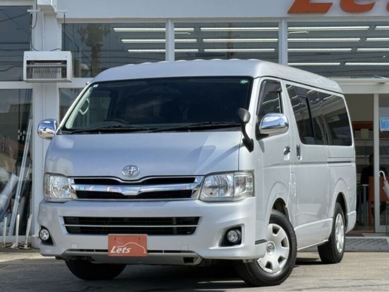 TOYOTA HIACE