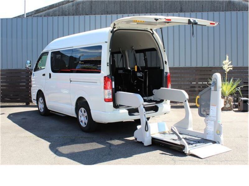 TOYOTA HIACE