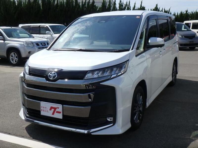 TOYOTA NOAH