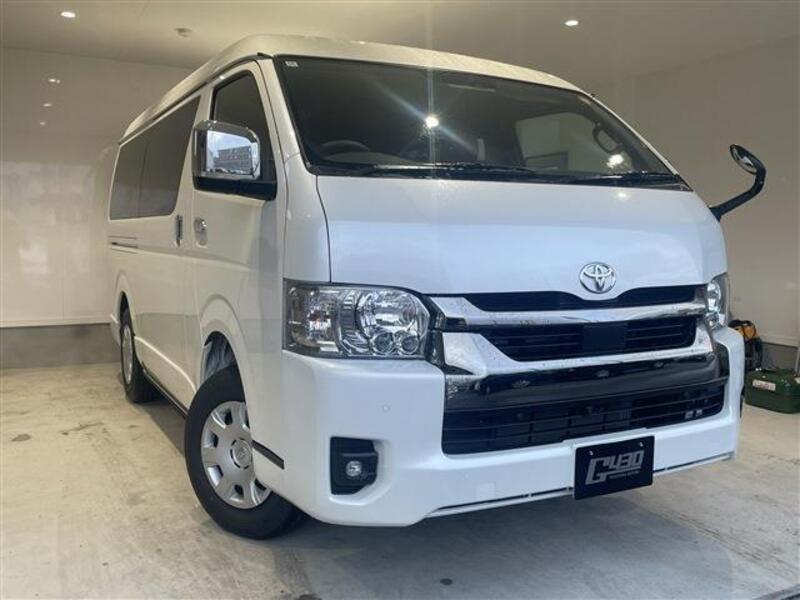 TOYOTA HIACE