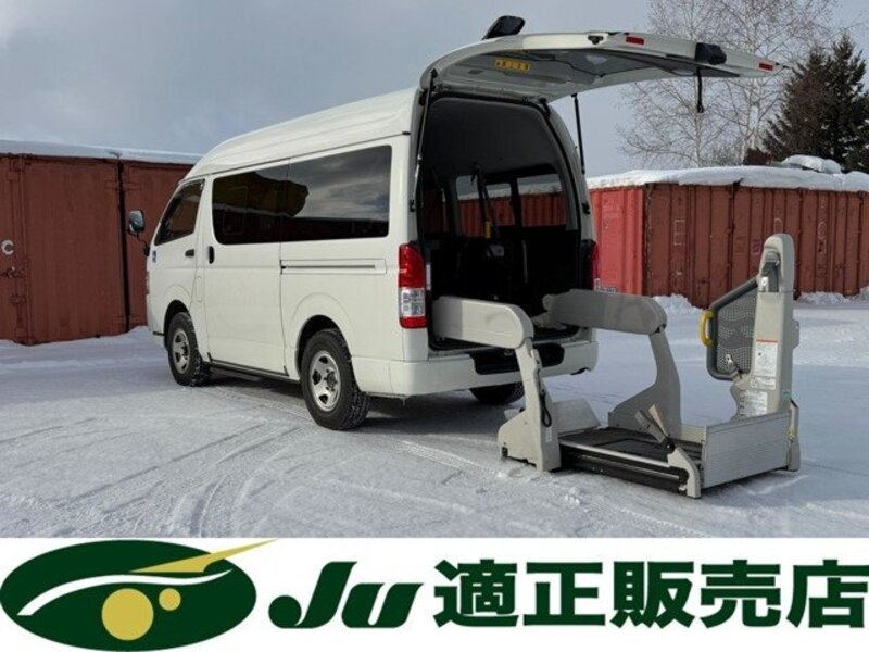 TOYOTA HIACE VAN