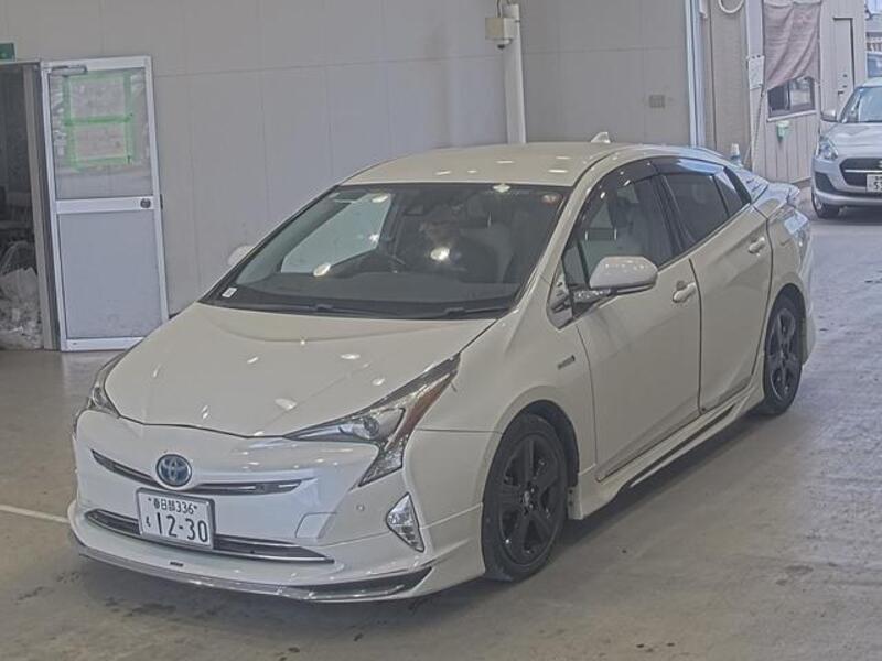 TOYOTA PRIUS