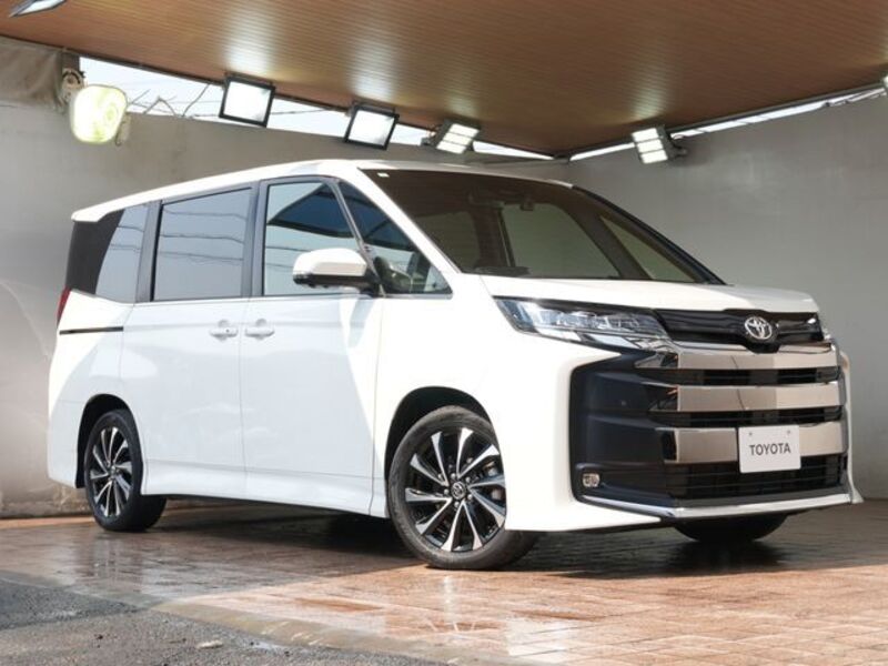 TOYOTA NOAH