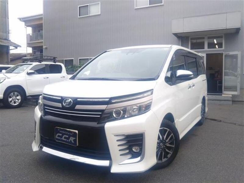 TOYOTA VOXY
