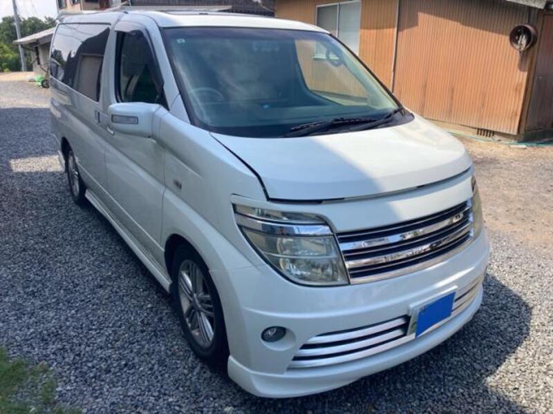 NISSAN ELGRAND