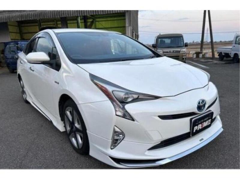 TOYOTA PRIUS