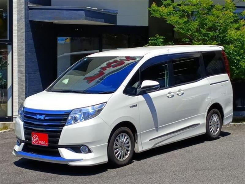 TOYOTA NOAH