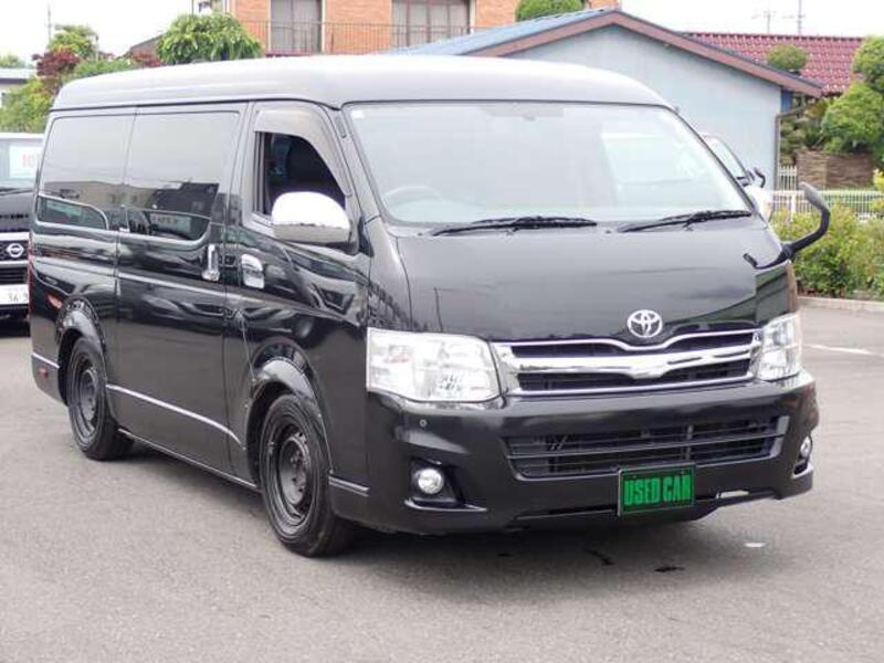 TOYOTA HIACE VAN