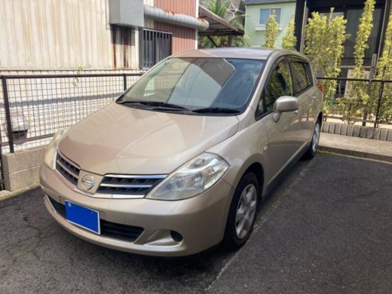 NISSAN TIIDA
