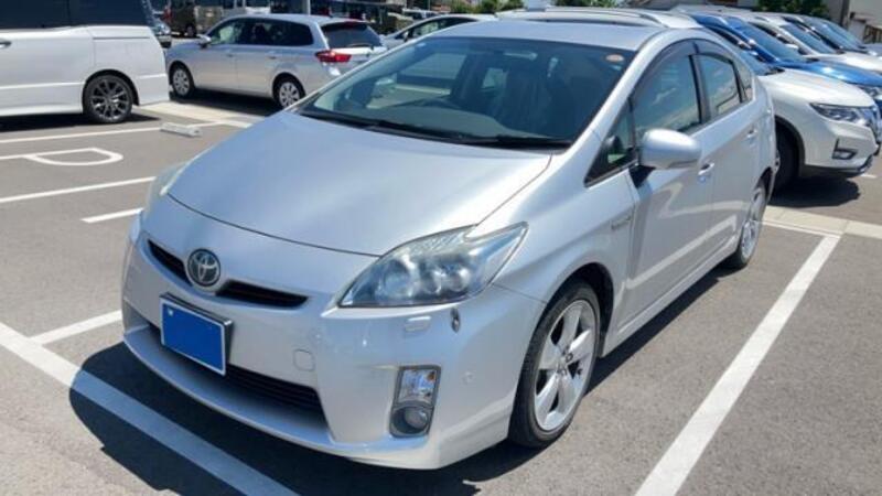TOYOTA PRIUS
