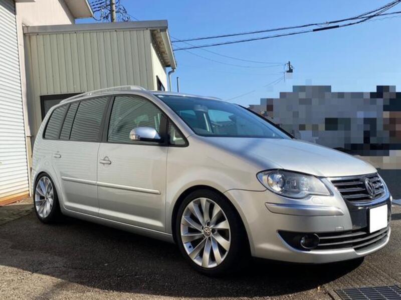 VOLKSWAGEN GOLF TOURAN