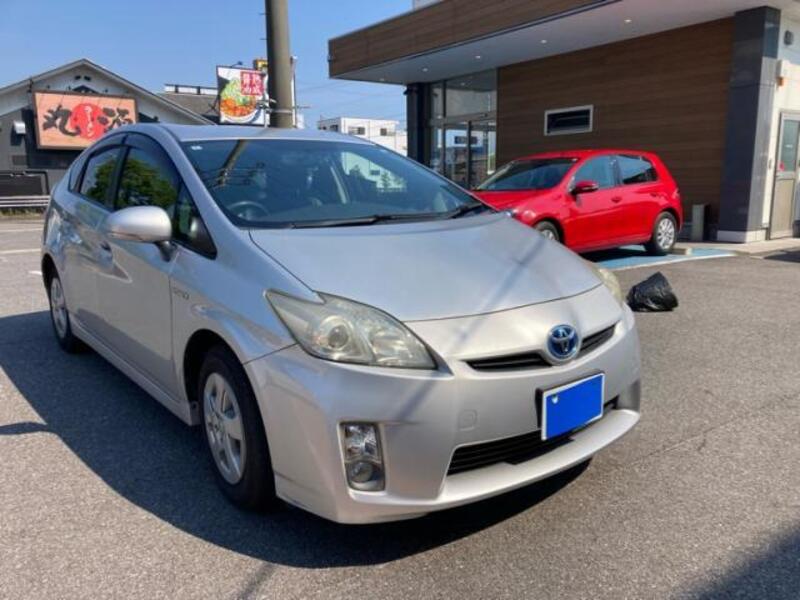 TOYOTA PRIUS