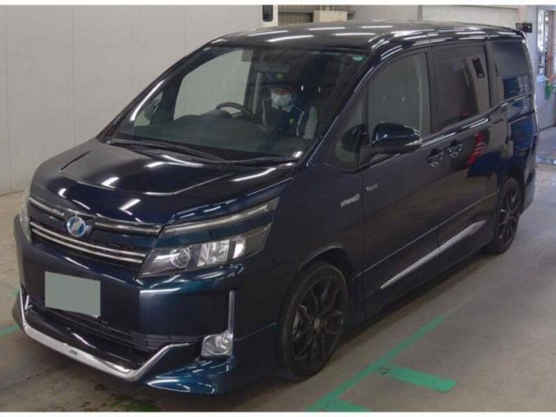 TOYOTA VOXY