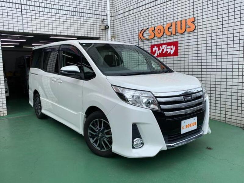 TOYOTA NOAH