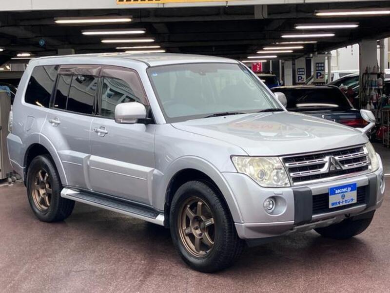 MITSUBISHI PAJERO