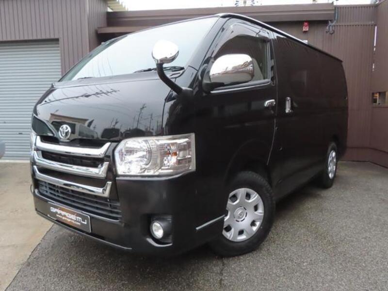 TOYOTA HIACE VAN