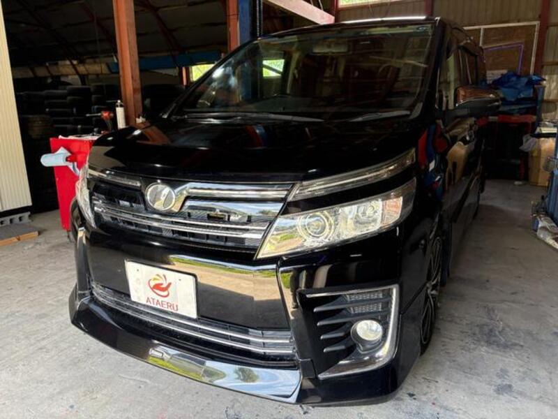 TOYOTA VOXY