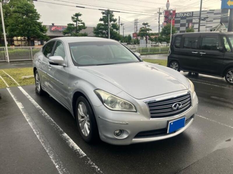 NISSAN FUGA