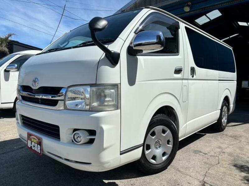TOYOTA HIACE VAN