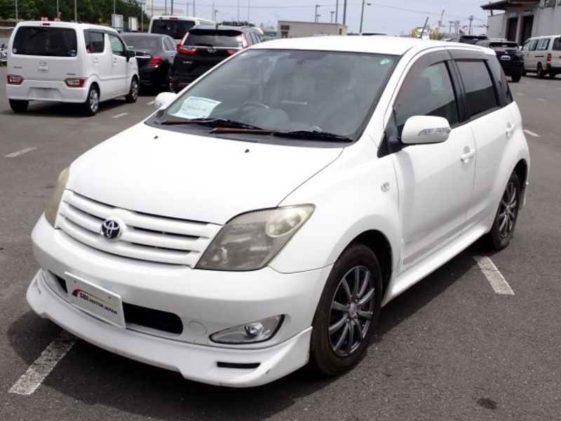 TOYOTA IST