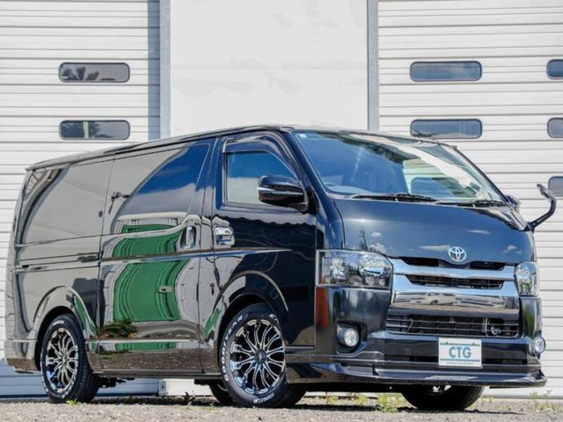 TOYOTA HIACE VAN
