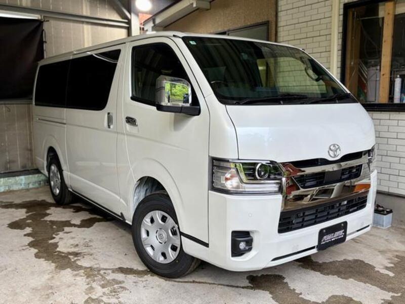 TOYOTA HIACE VAN