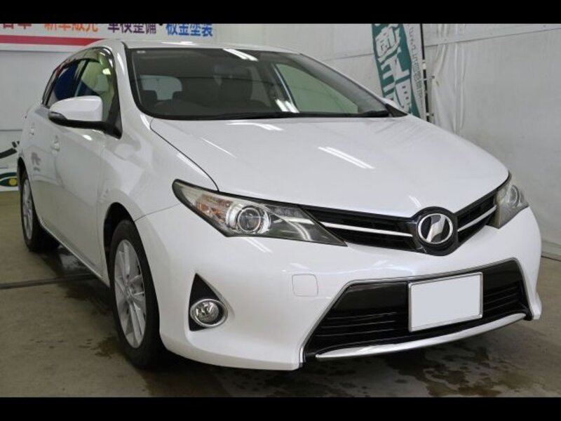 TOYOTA AURIS