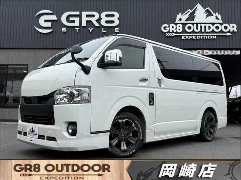 TOYOTA HIACE VAN