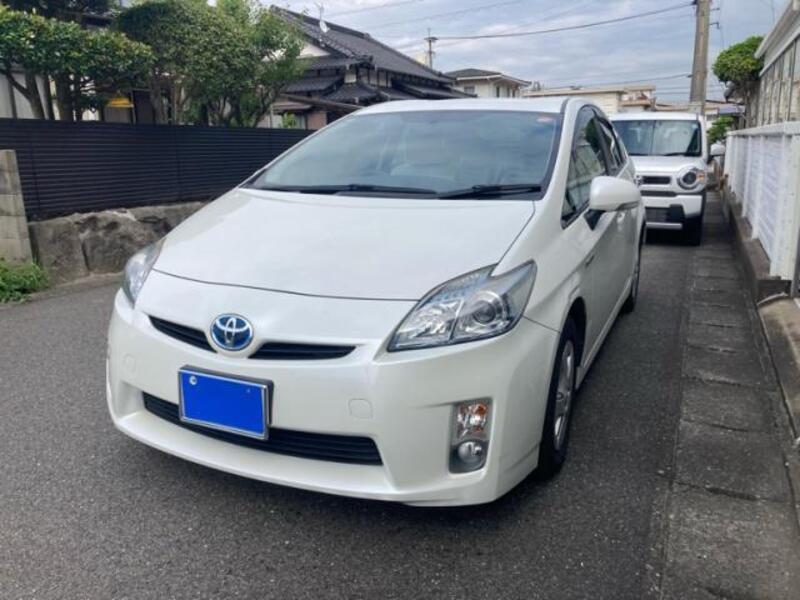 TOYOTA PRIUS