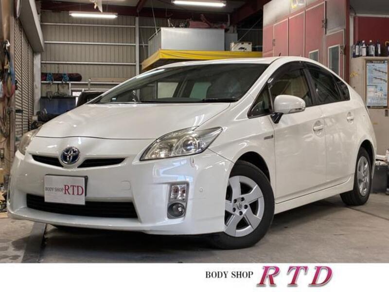 TOYOTA PRIUS