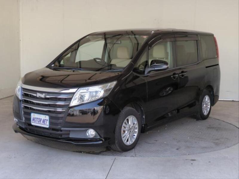 TOYOTA NOAH