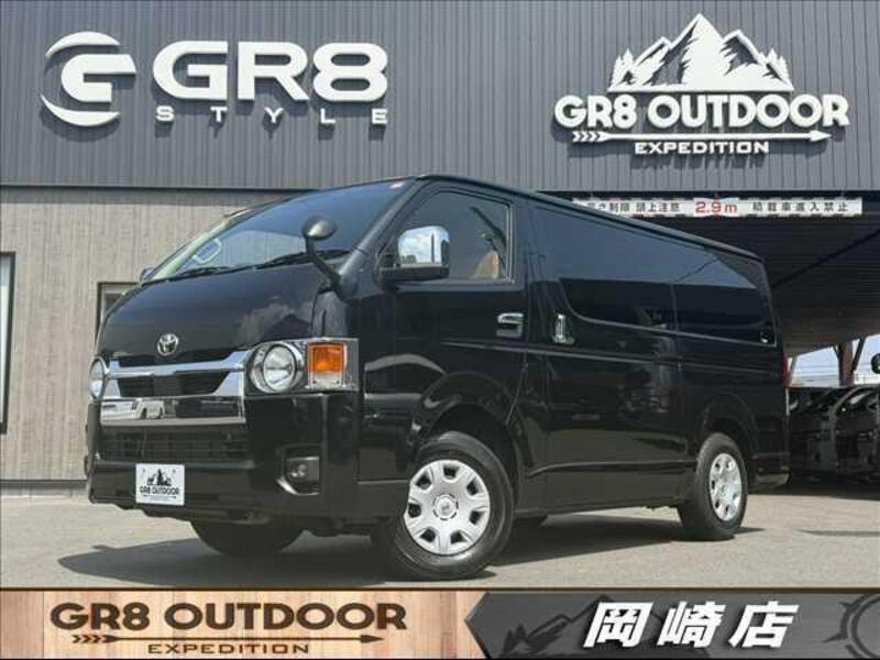 TOYOTA HIACE VAN