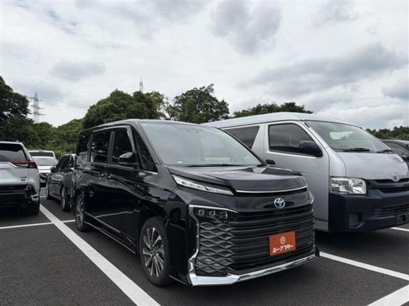 TOYOTA VOXY