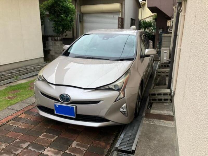 TOYOTA PRIUS