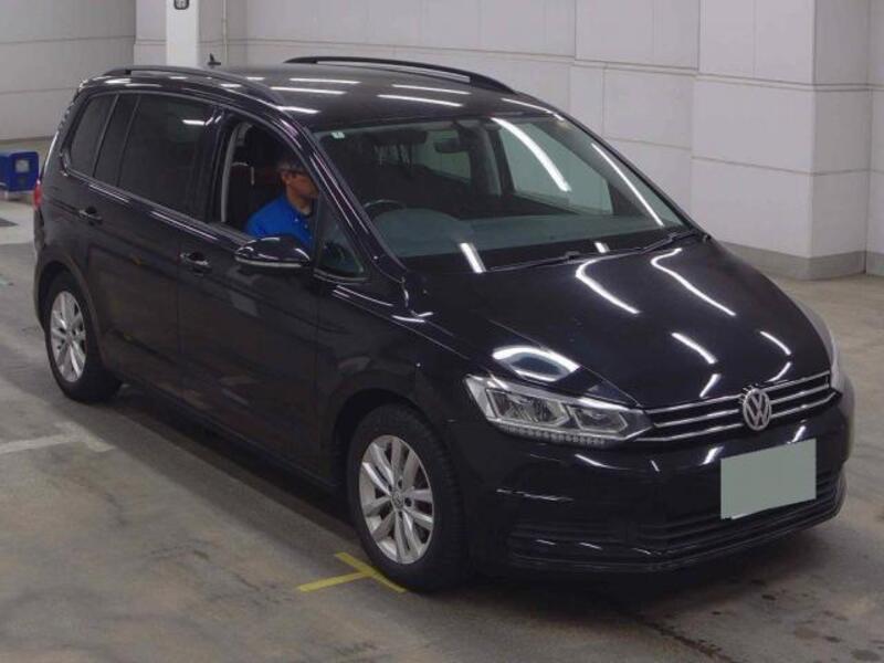VOLKSWAGEN GOLF TOURAN