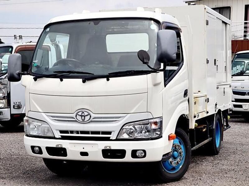 TOYOTA DYNA