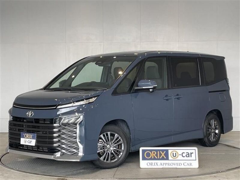 TOYOTA VOXY