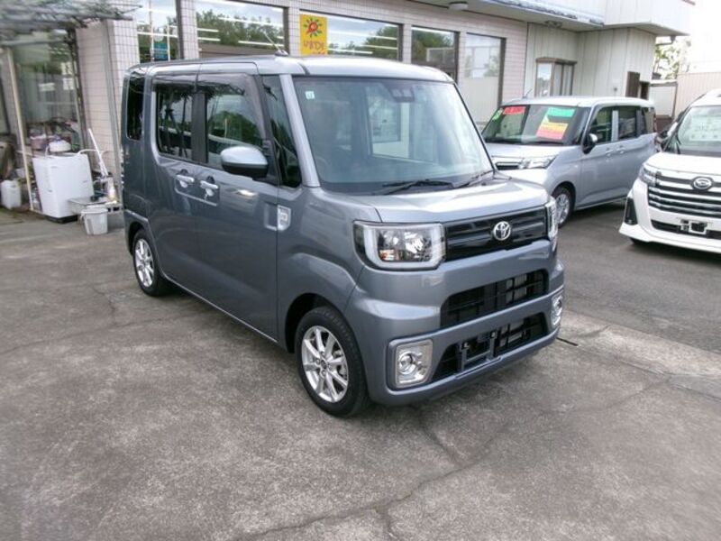 TOYOTA PIXIS MEGA