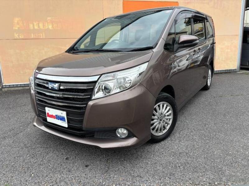 TOYOTA NOAH