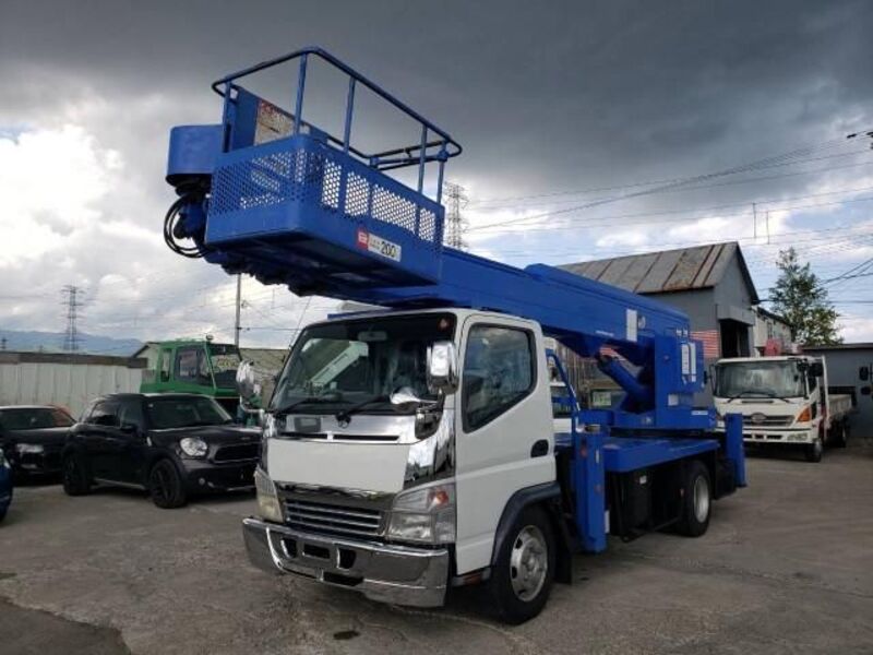 MITSUBISHI CANTER