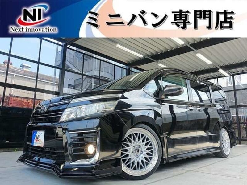 TOYOTA VOXY
