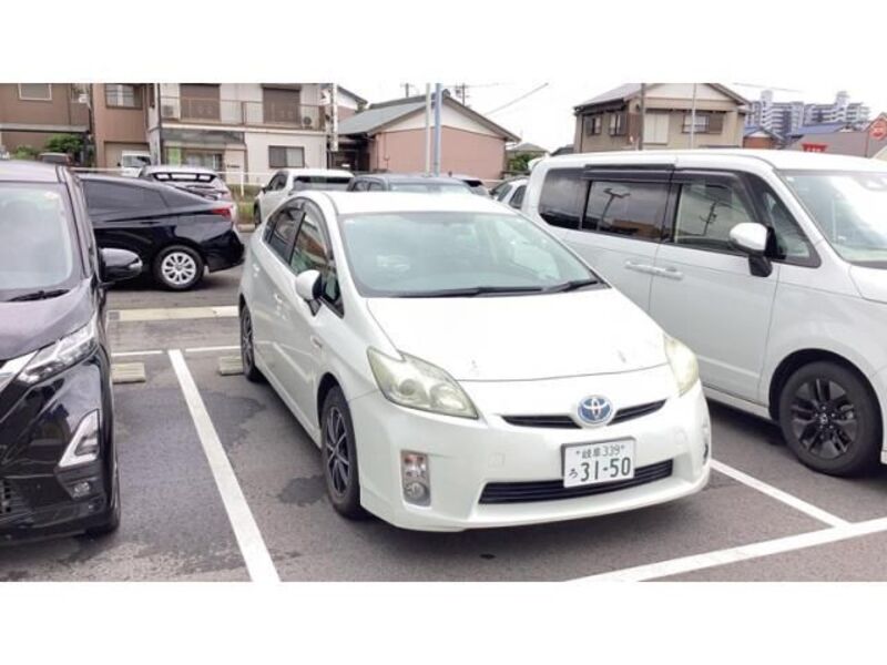 TOYOTA PRIUS